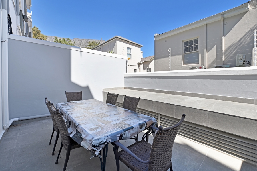 1 Bedroom Property for Sale in Oranjezicht Western Cape